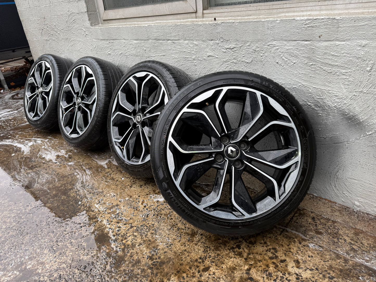 Renault Clio 4 Stud 17” Alloy Wheels with Good Tyres