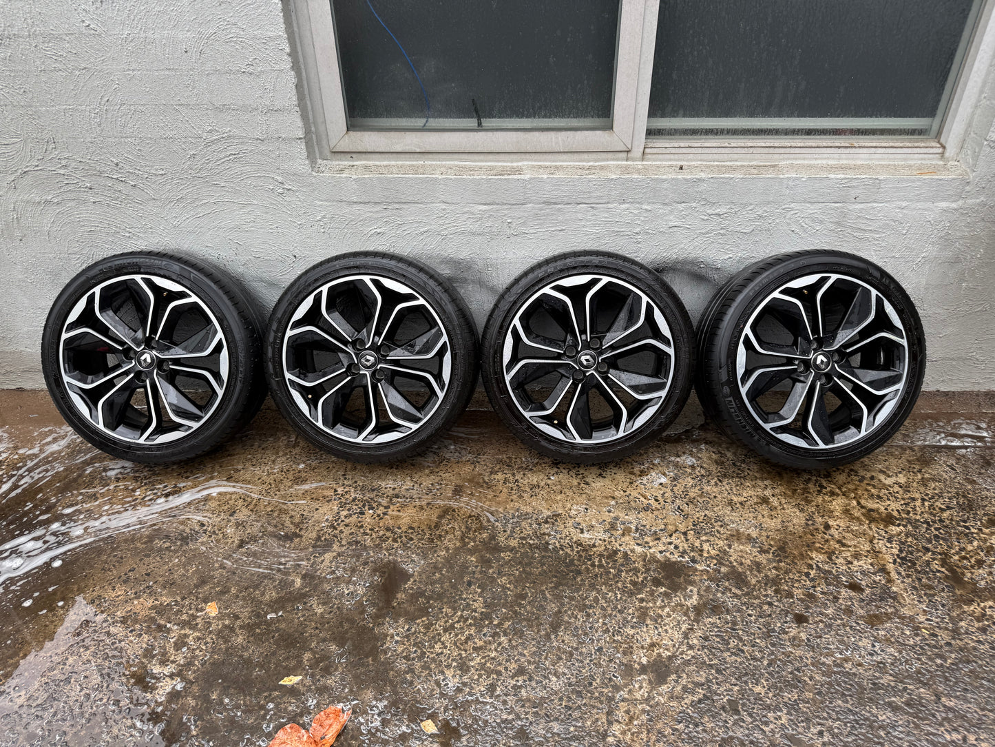 Renault Clio 4 Stud 17” Alloy Wheels with Good Tyres