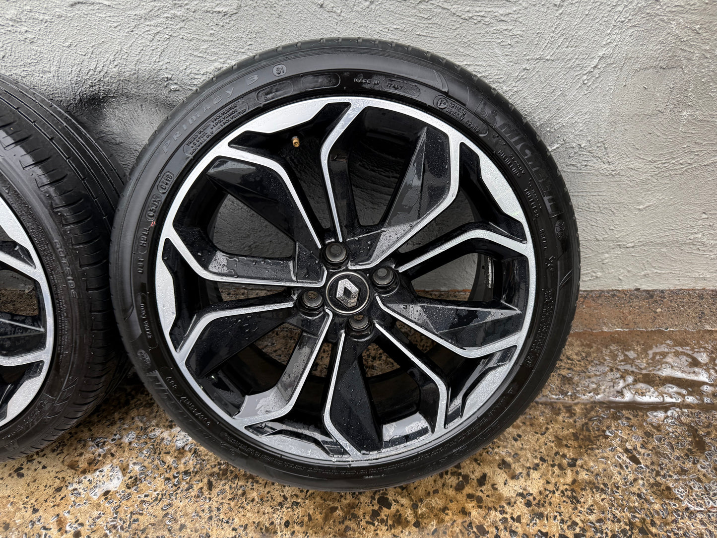 Renault Clio 4 Stud 17” Alloy Wheels with Good Tyres
