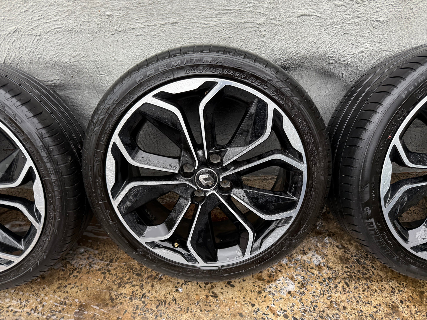 Renault Clio 4 Stud 17” Alloy Wheels with Good Tyres