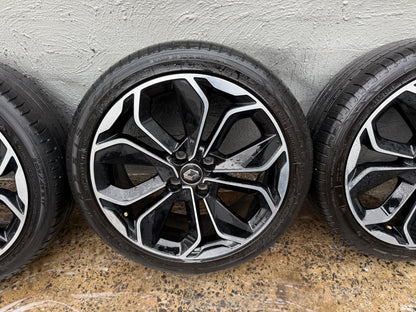 Renault Clio 4 Stud 17” Alloy Wheels with Good Tyres
