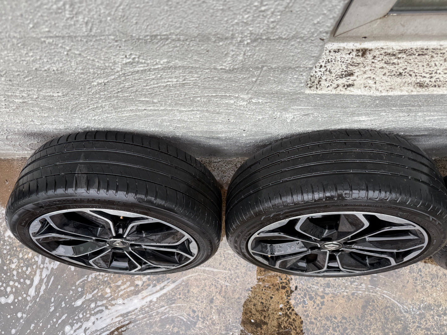 Renault Clio 4 Stud 17” Alloy Wheels with Good Tyres