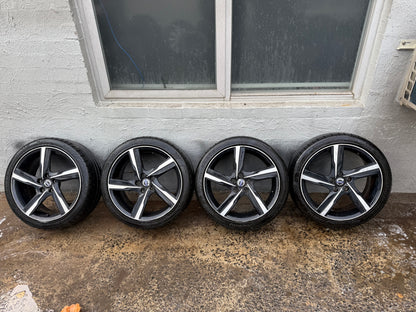 Volvo V40 V60 18” Alloy Wheels with Very Good Tyres