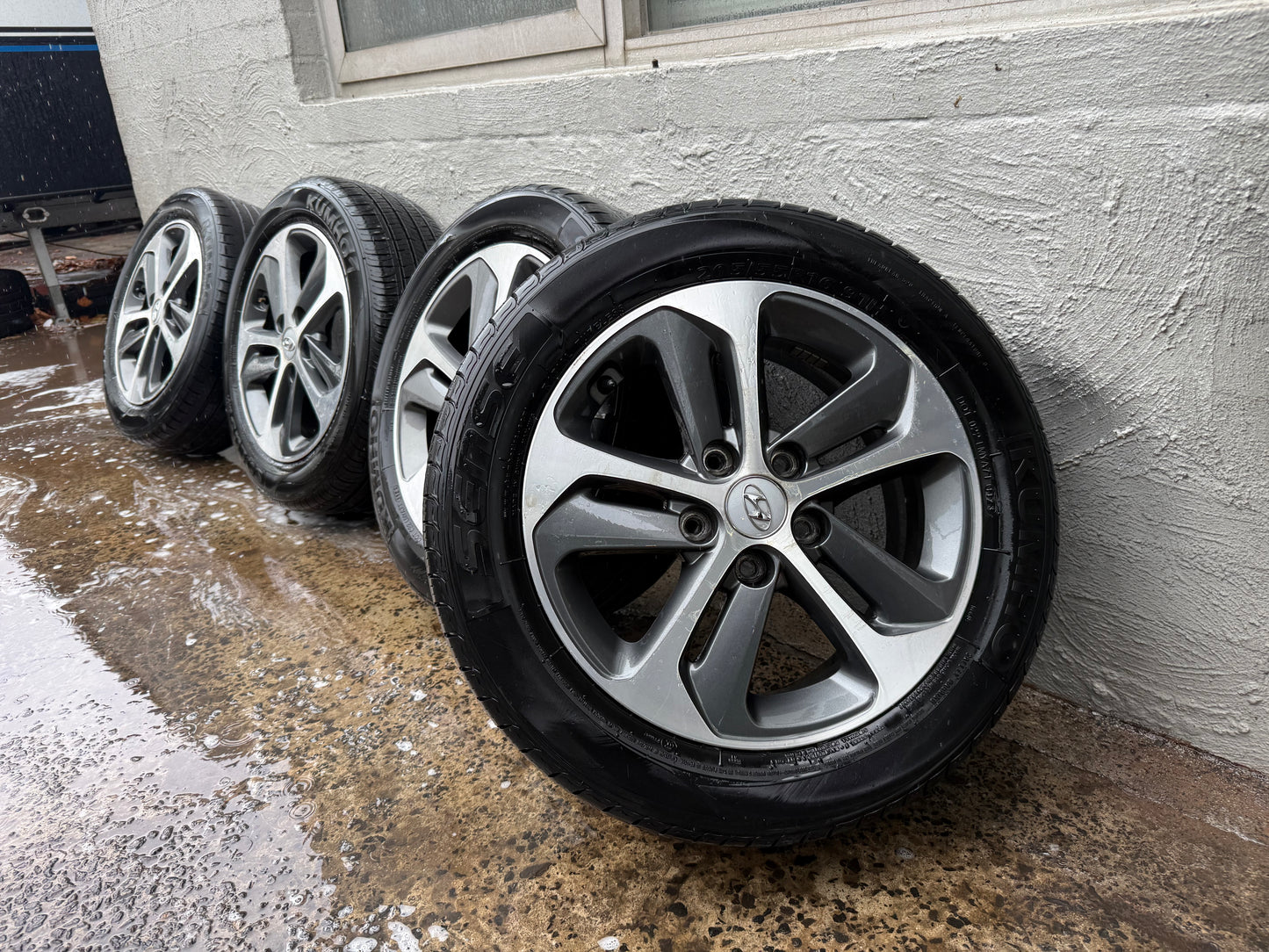 Hyundai i30 16” Alloy Wheels with Tyre