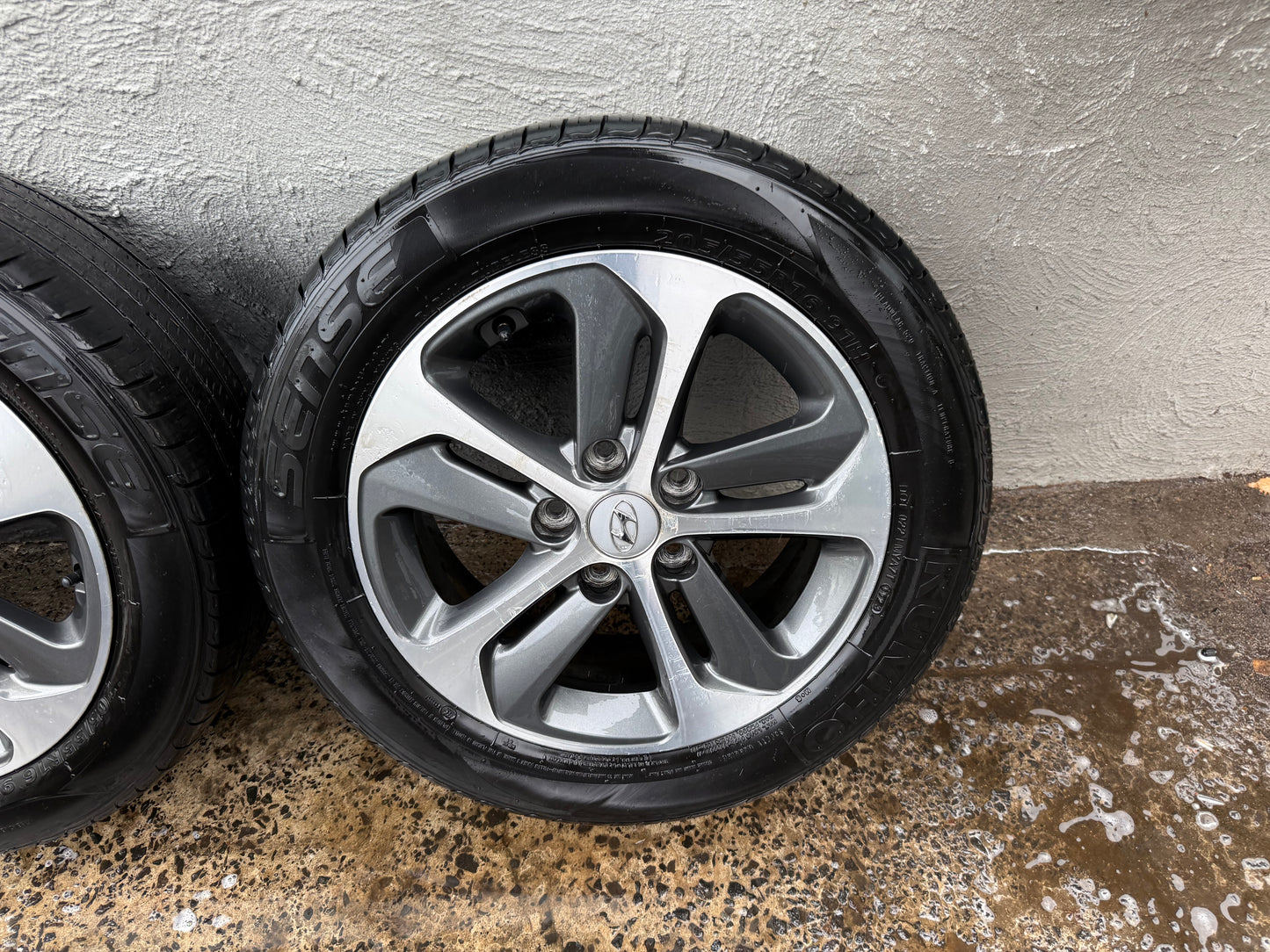 Hyundai i30 16” Alloy Wheels with Tyre
