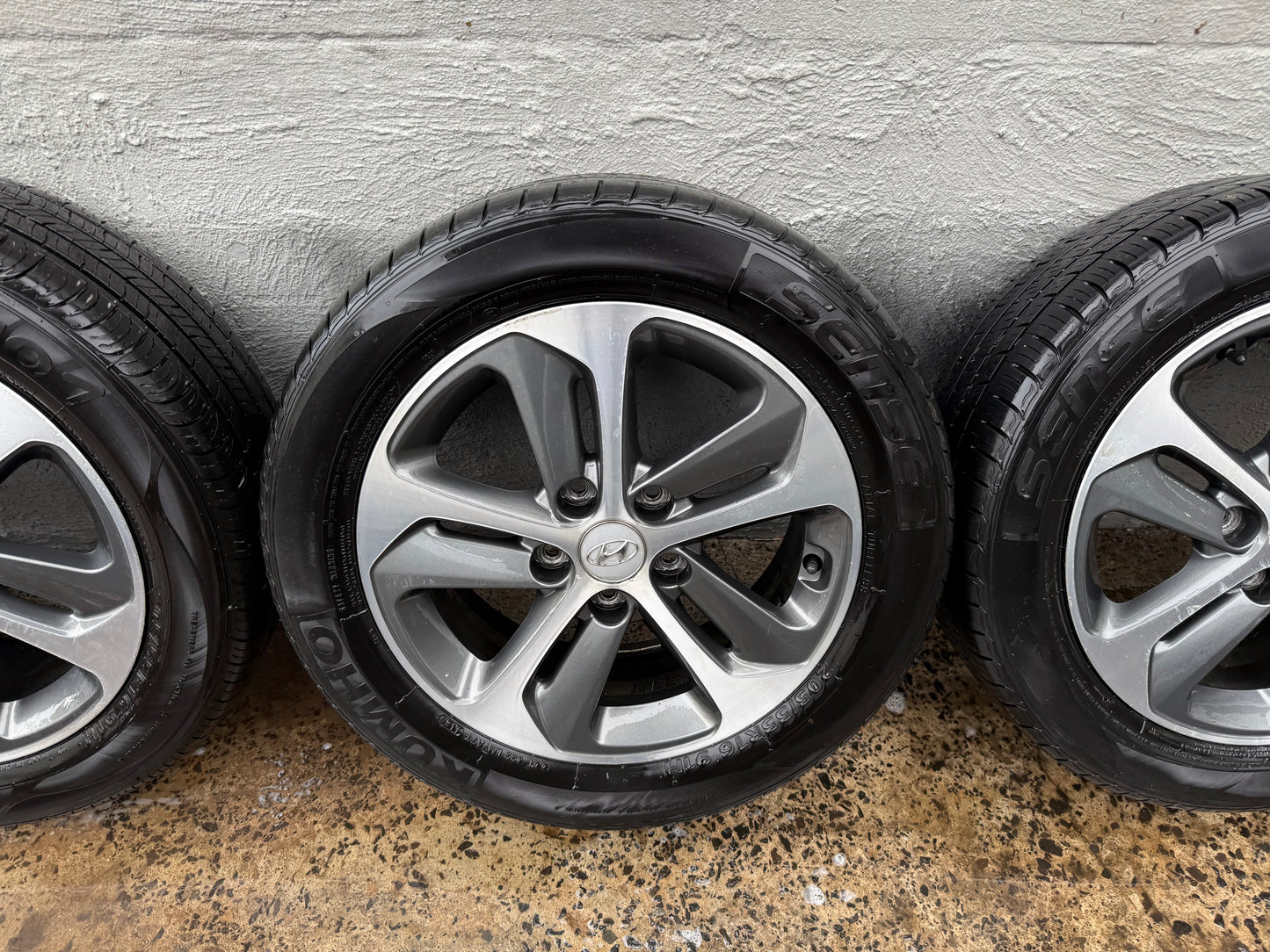 Hyundai i30 16” Alloy Wheels with Tyre