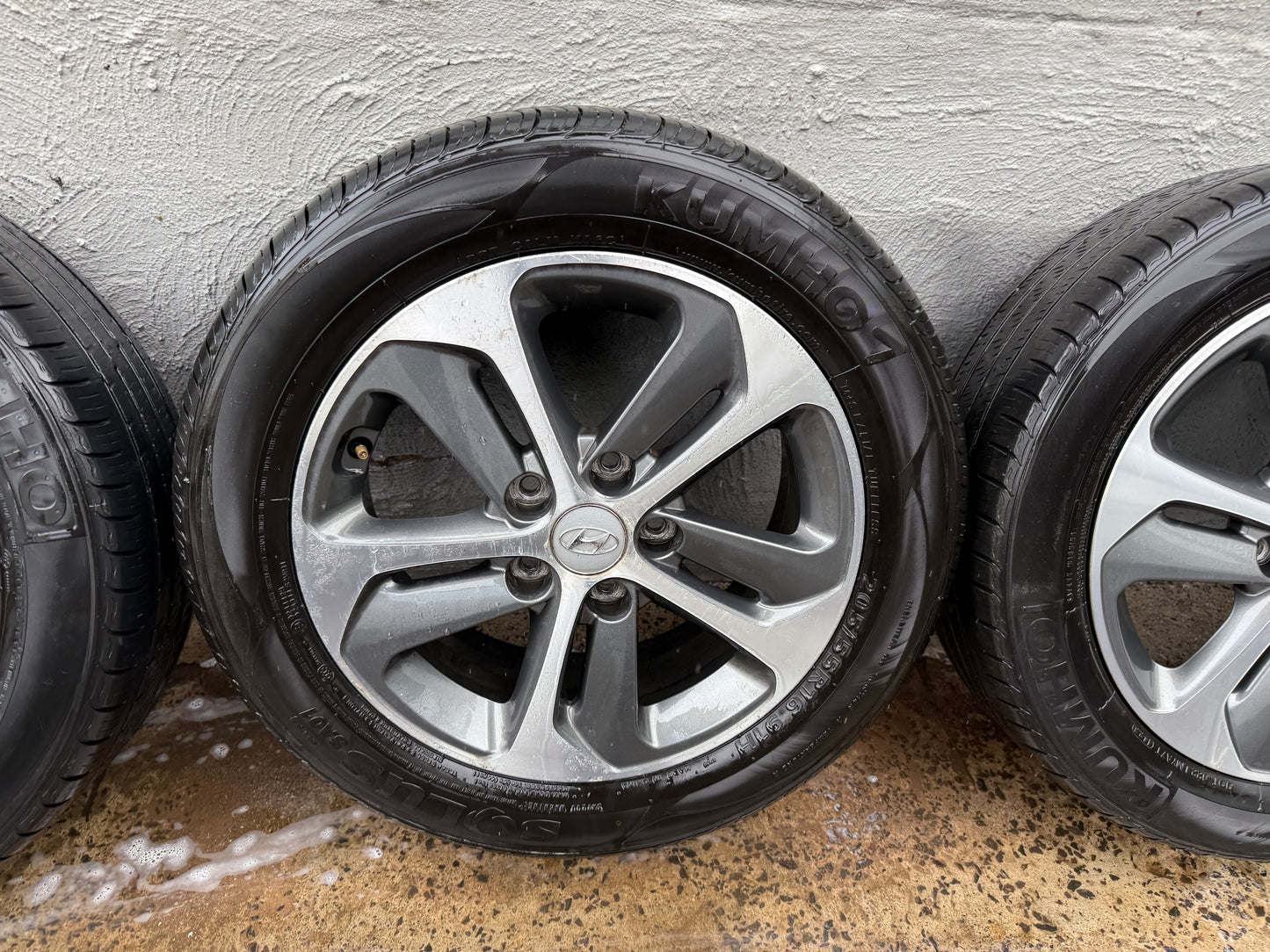 Hyundai i30 16” Alloy Wheels with Tyre