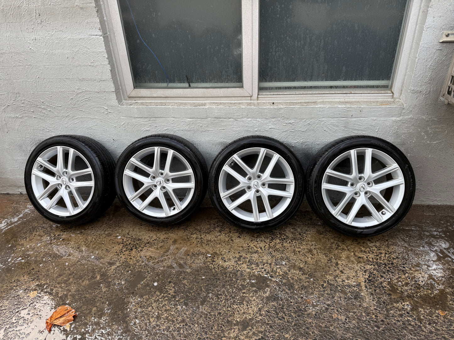 Lexus CT200 17” Alloy Wheels with Excellent Tyres