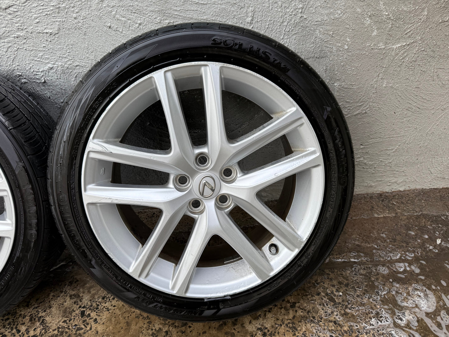 Lexus CT200 17” Alloy Wheels with Excellent Tyres