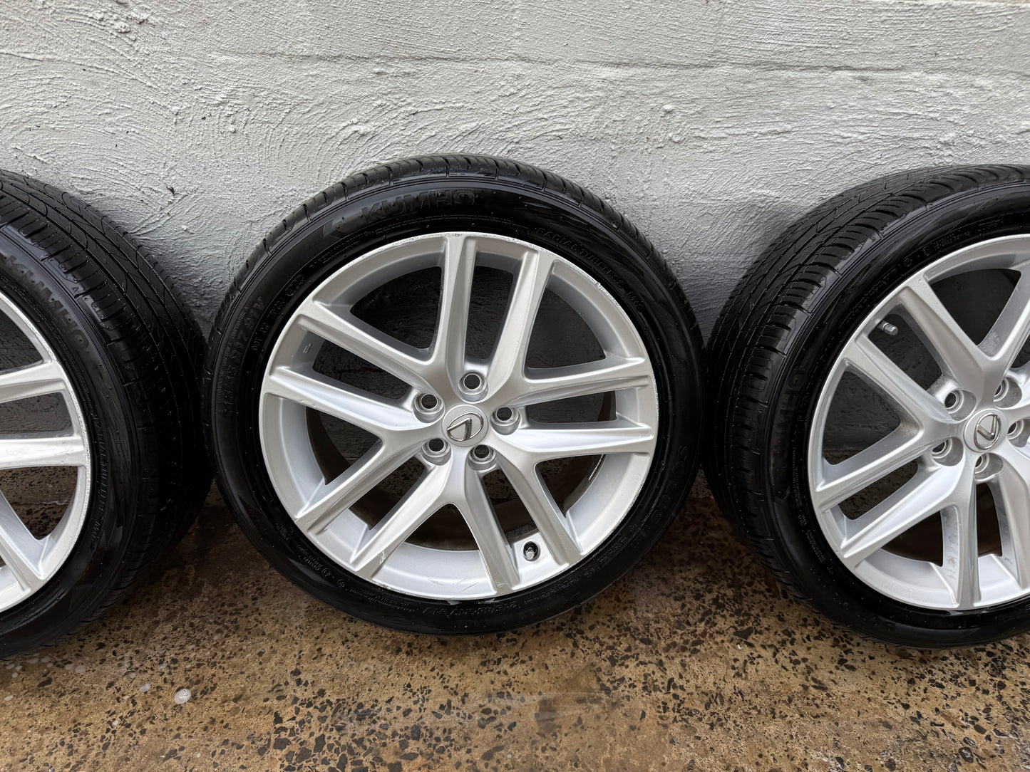 Lexus CT200 17” Alloy Wheels with Excellent Tyres