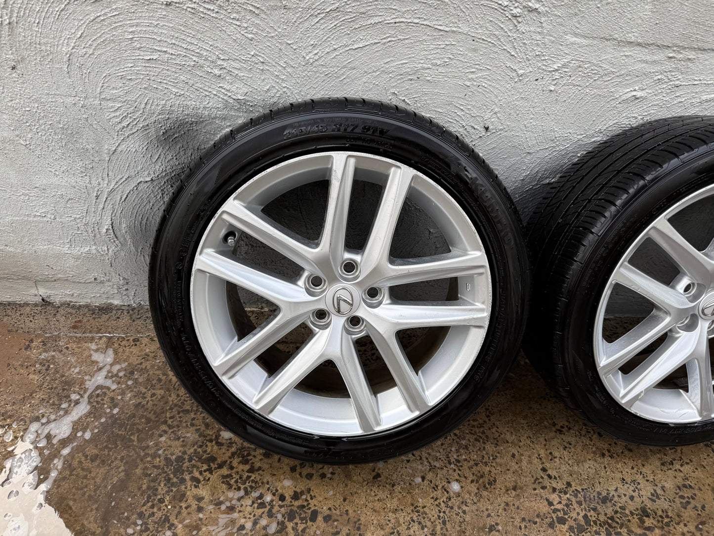 Lexus CT200 17” Alloy Wheels with Excellent Tyres