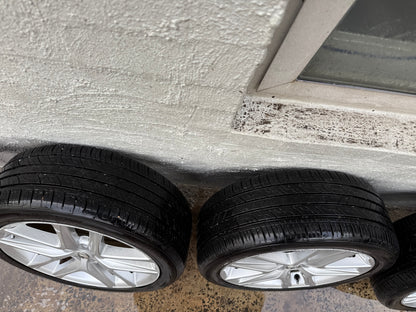 Lexus CT200 17” Alloy Wheels with Excellent Tyres