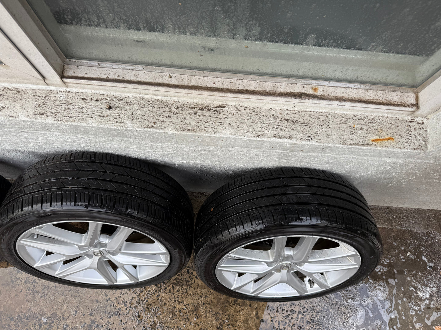 Lexus CT200 17” Alloy Wheels with Excellent Tyres