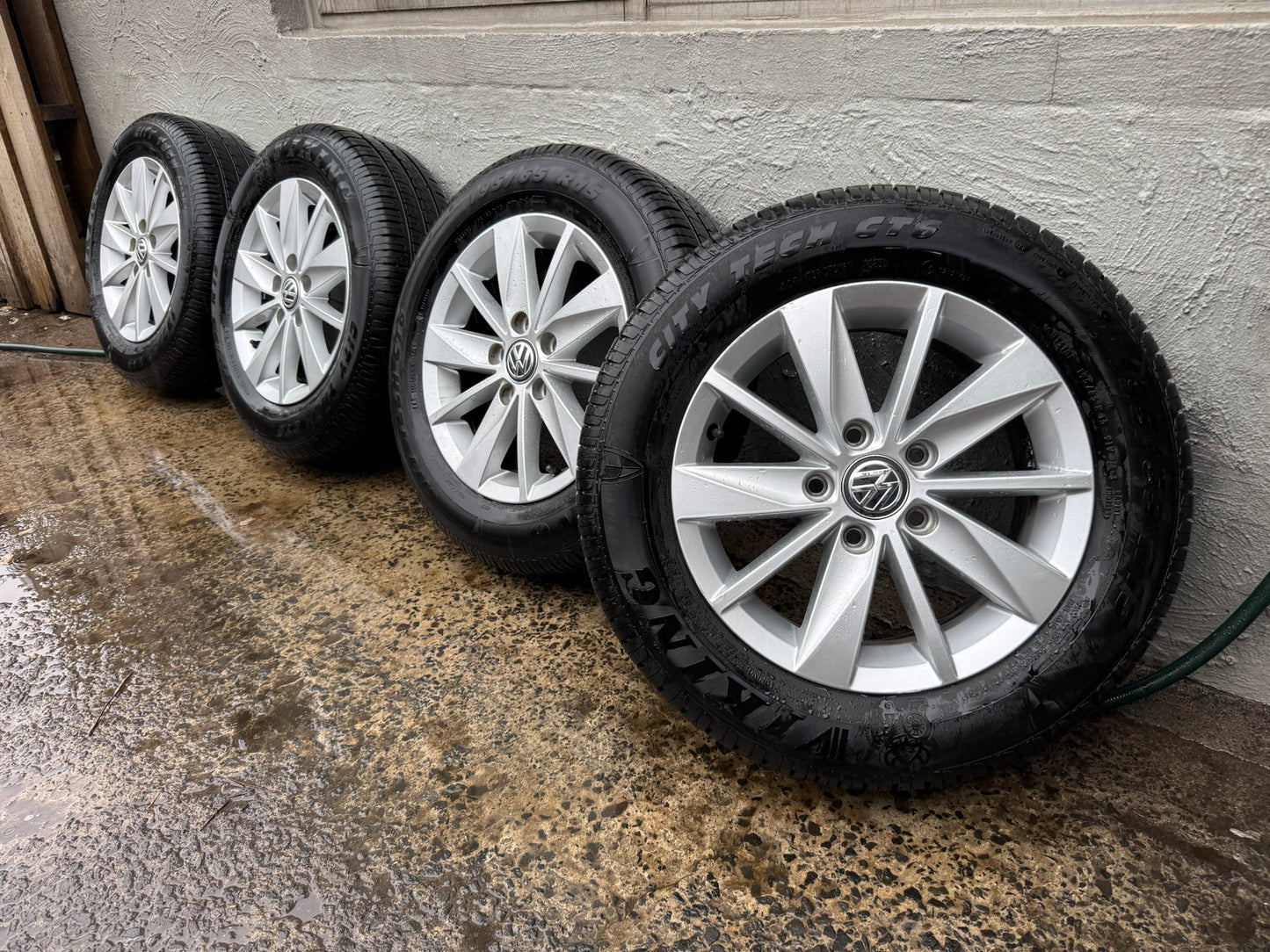 Volkswagen Golf 15” Alloy Wheels with Excellent Tyres
