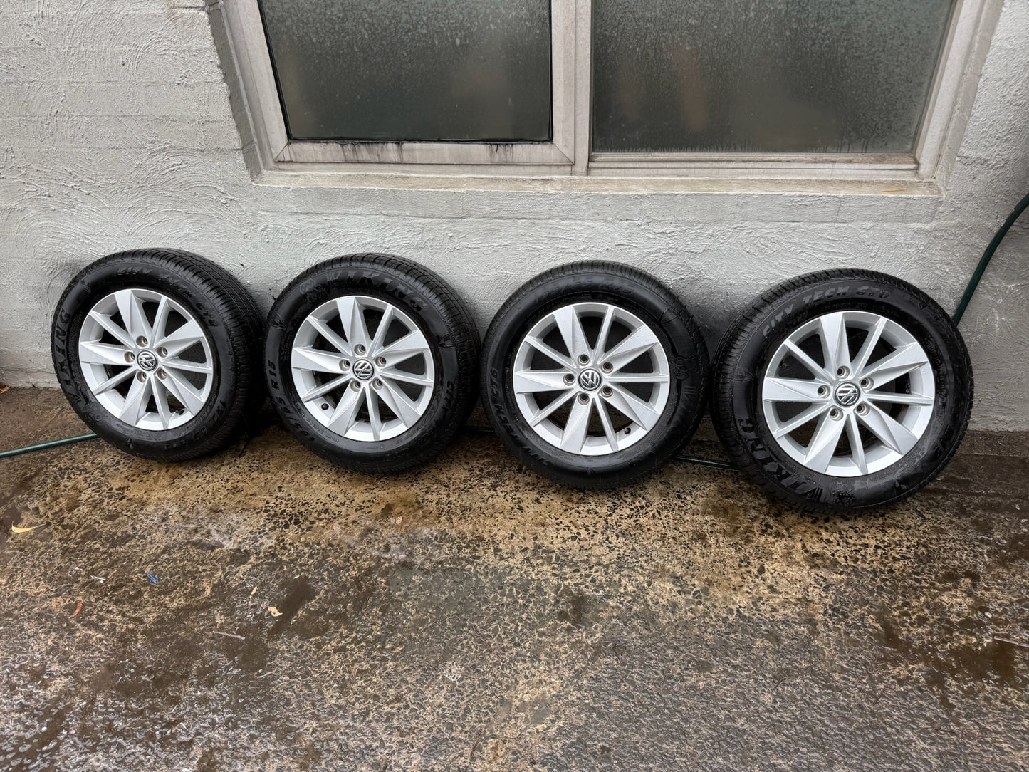 Volkswagen Golf 15” Alloy Wheels with Excellent Tyres