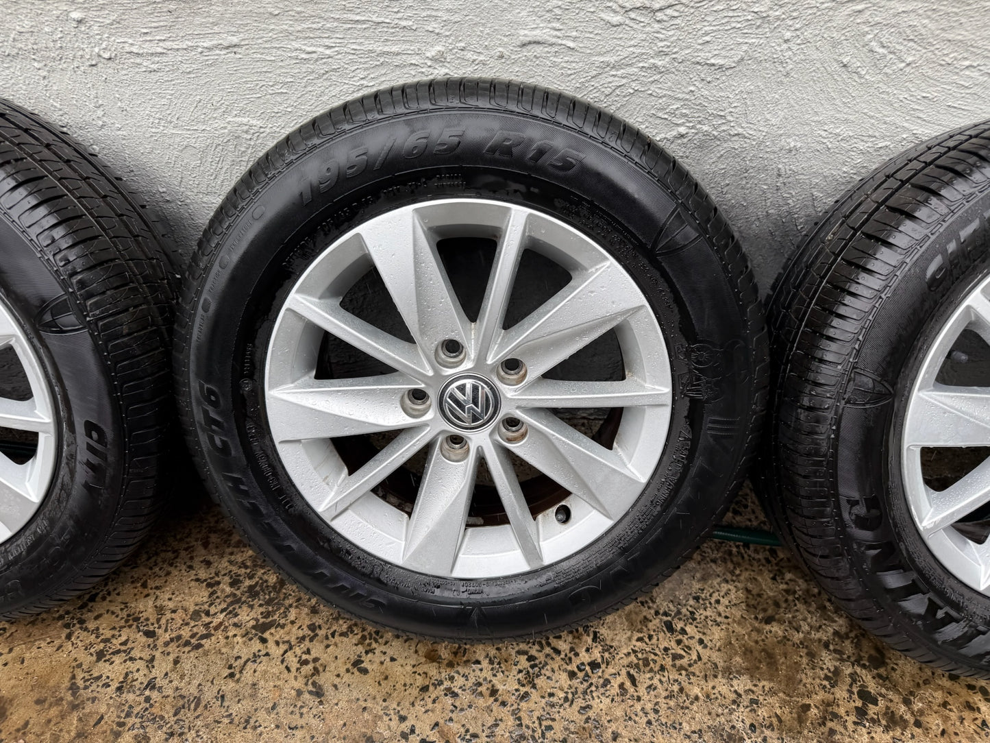 Volkswagen Golf 15” Alloy Wheels with Excellent Tyres