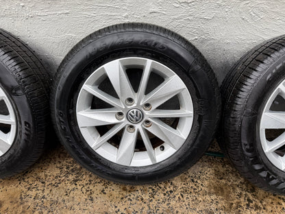 Volkswagen Golf 15” Alloy Wheels with Excellent Tyres