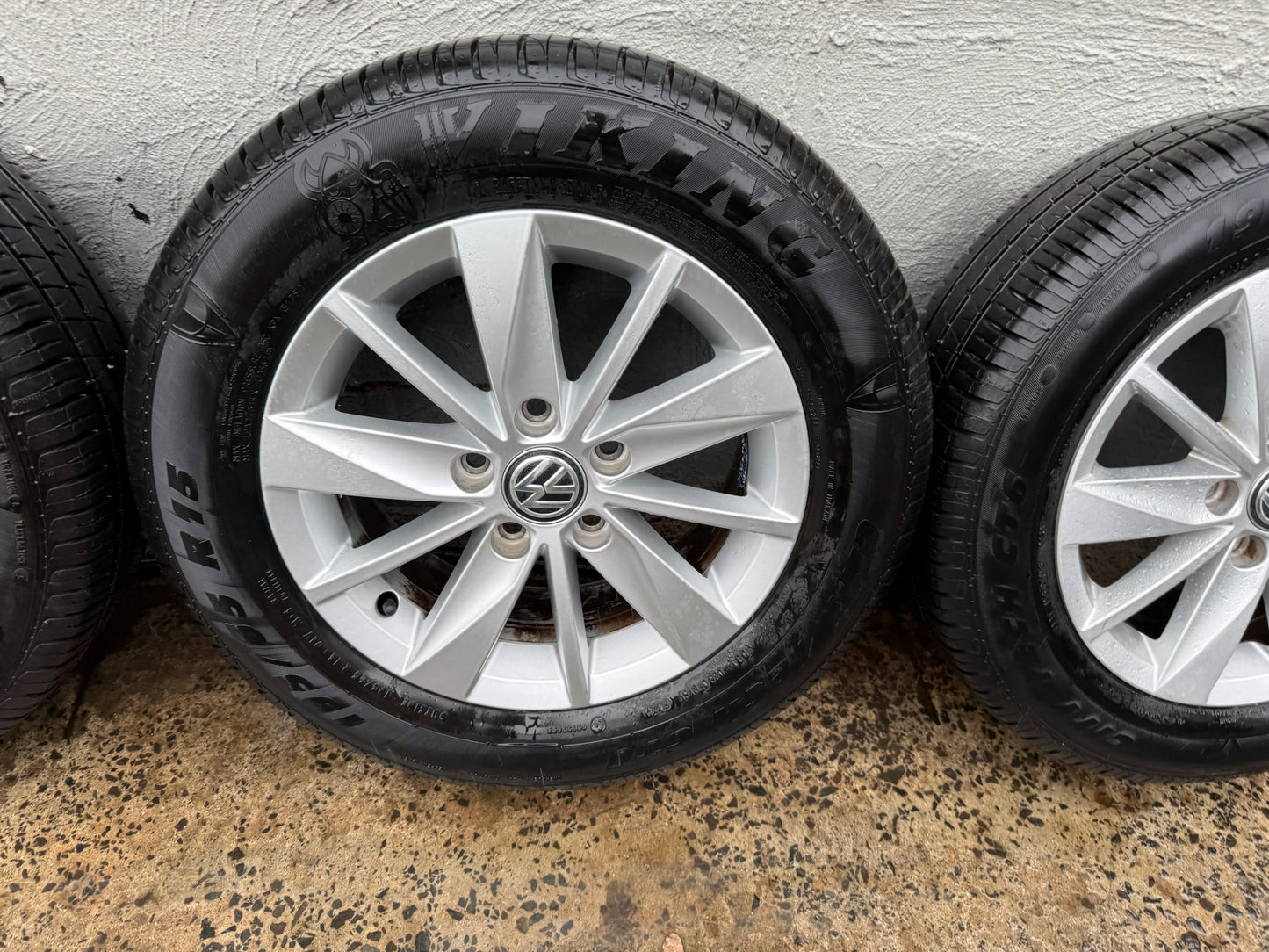 Volkswagen Golf 15” Alloy Wheels with Excellent Tyres