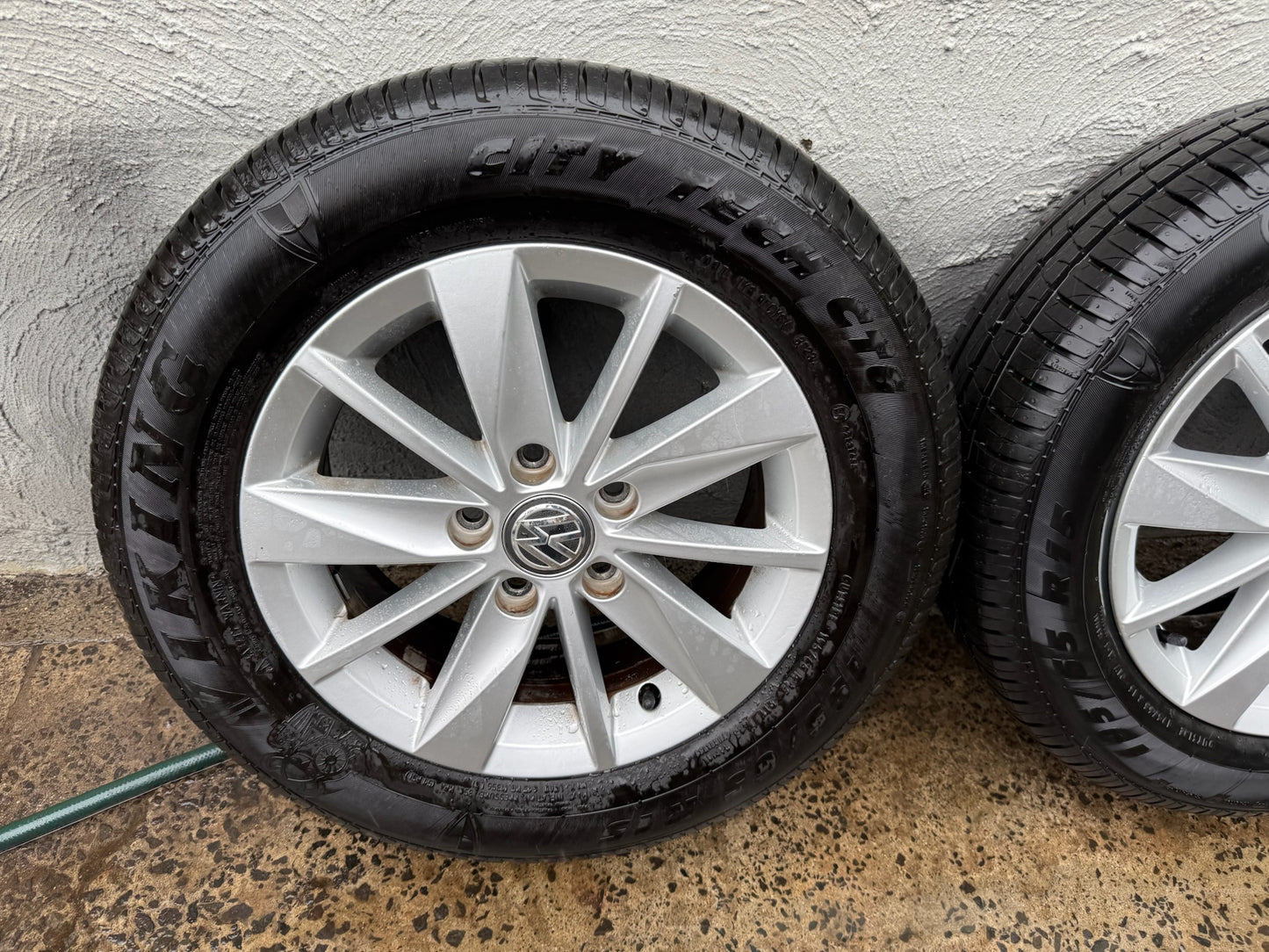 Volkswagen Golf 15” Alloy Wheels with Excellent Tyres
