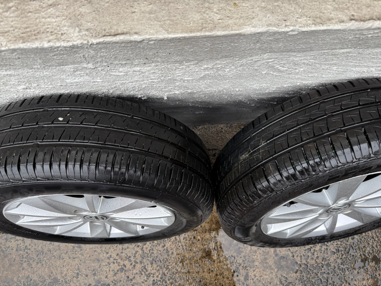 Volkswagen Golf 15” Alloy Wheels with Excellent Tyres