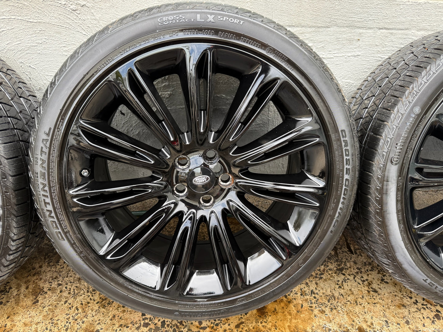 Land Rover Range Rover Sport 22” Alloy Wheels with Excellent Tyres