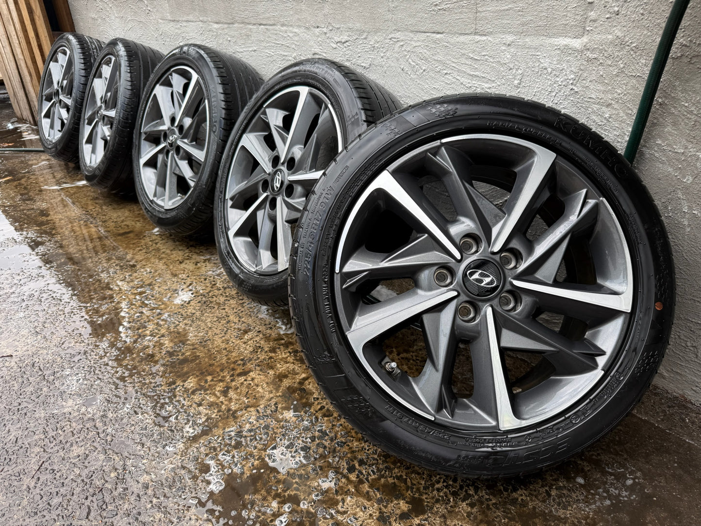 Hyundai i30 17” Alloy Wheels with Good Tyres