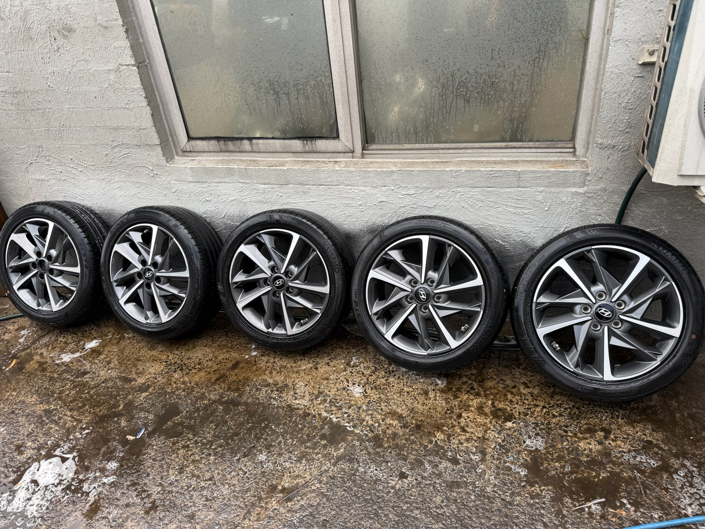 Hyundai i30 17” Alloy Wheels with Good Tyres