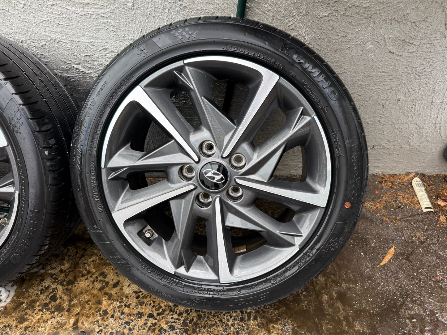 Hyundai i30 17” Alloy Wheels with Good Tyres