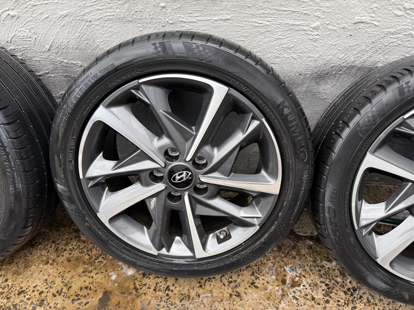 Hyundai i30 17” Alloy Wheels with Good Tyres