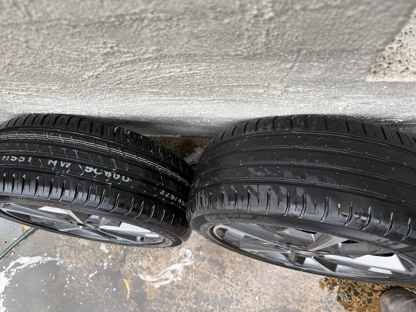 Hyundai i30 17” Alloy Wheels with Good Tyres