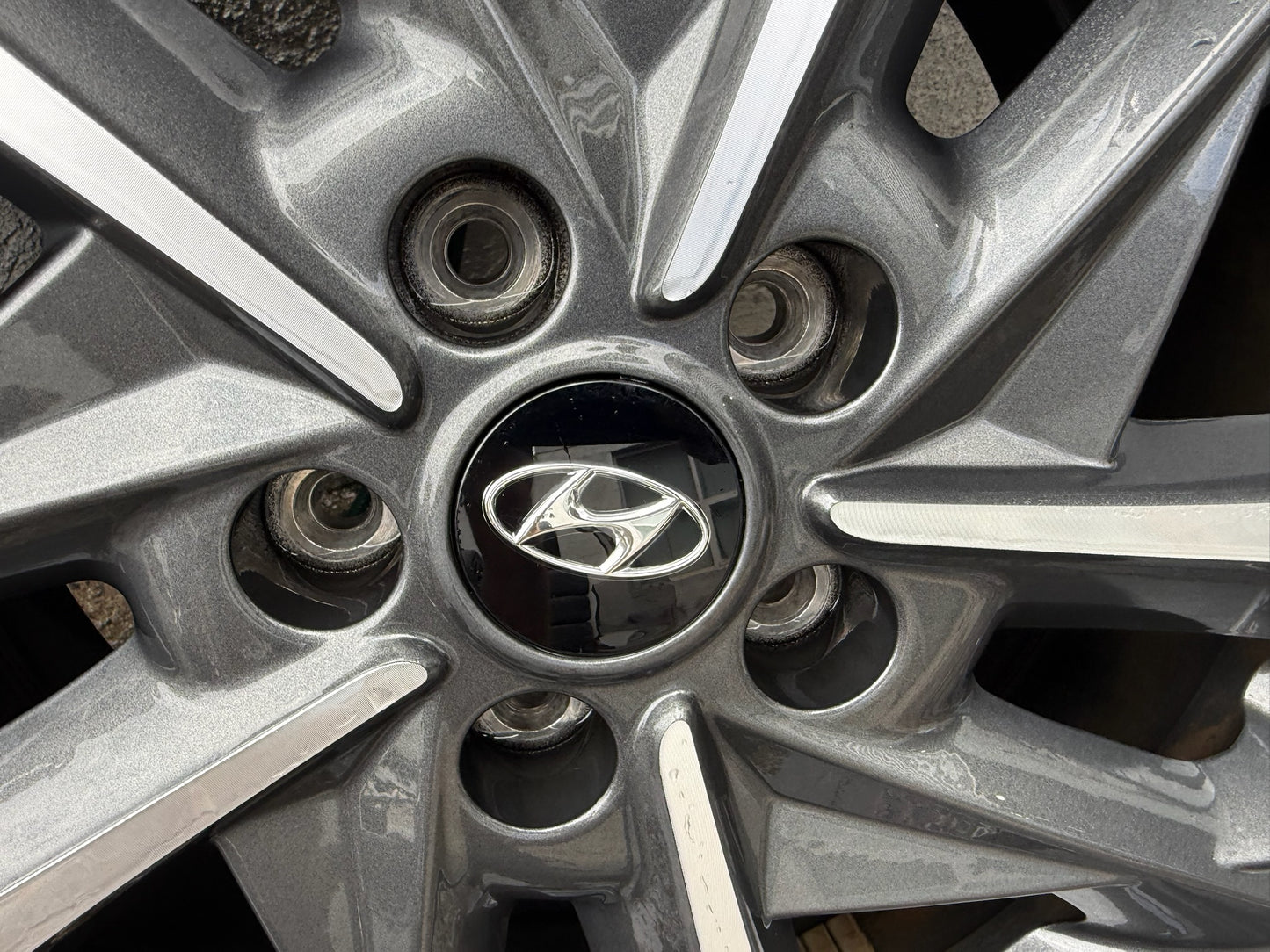 Hyundai i30 17” Alloy Wheels with Good Tyres