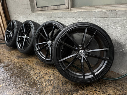Volkswagen Golf 19” Alloy Wheels with Excellent Tyres