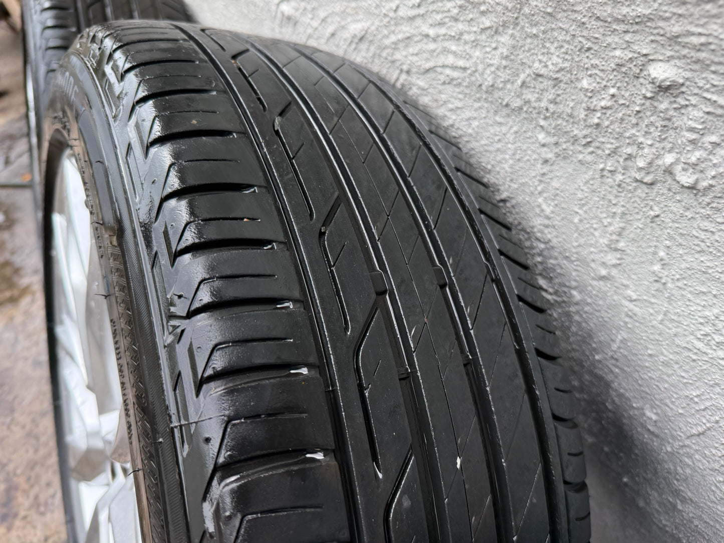 Volkswagen T-Roc 18” Alloy Wheels with Good Tyres