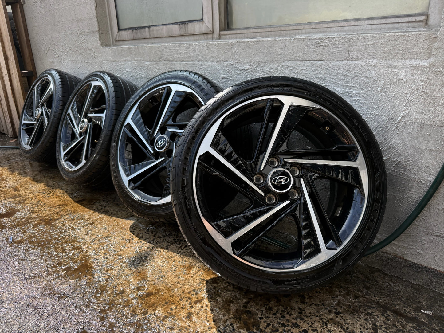 Hyundai Elantra 18” Alloy Wheels with Good Tyres