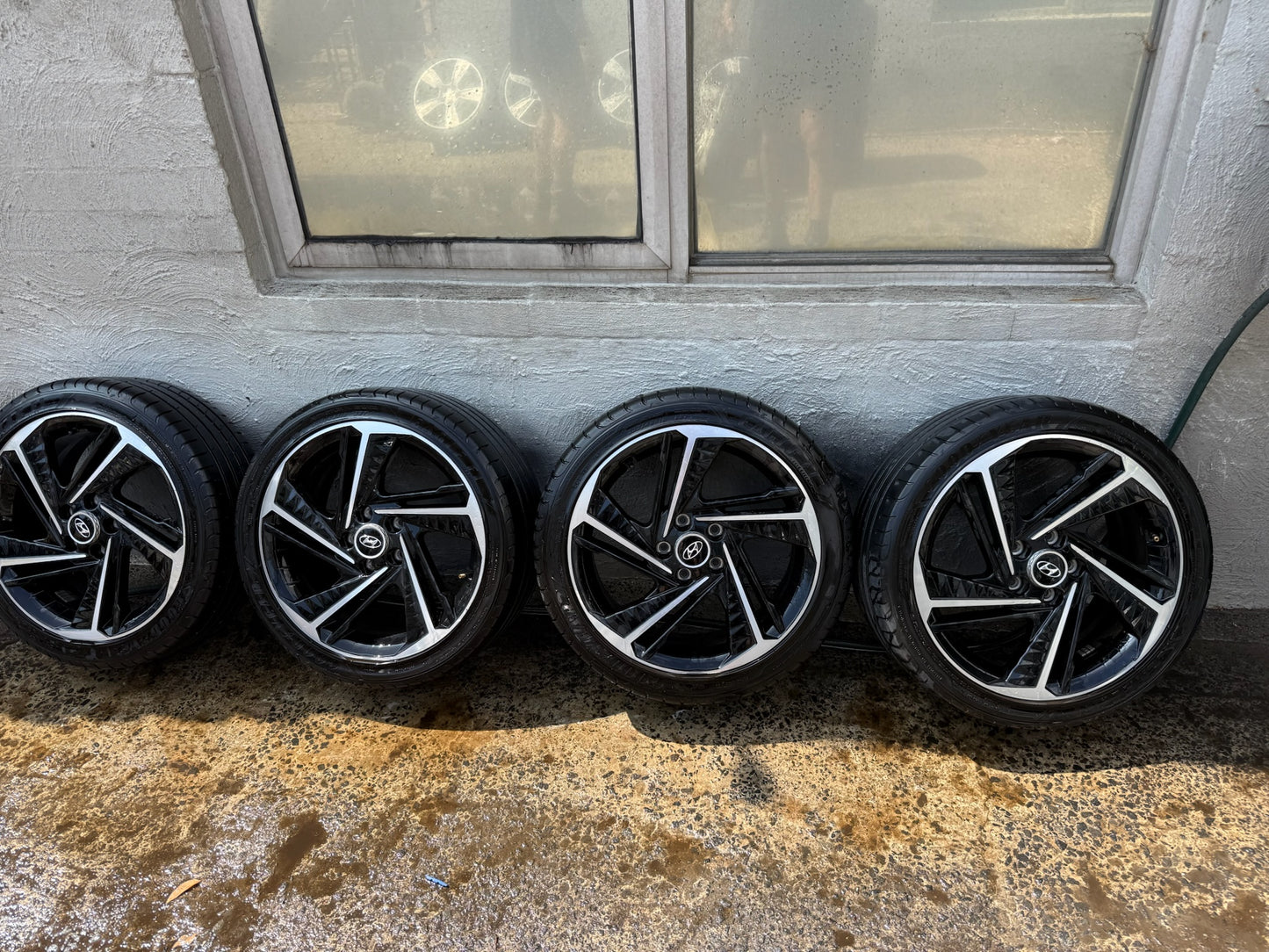 Hyundai Elantra 18” Alloy Wheels with Good Tyres