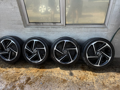 Hyundai Elantra 18” Alloy Wheels with Good Tyres