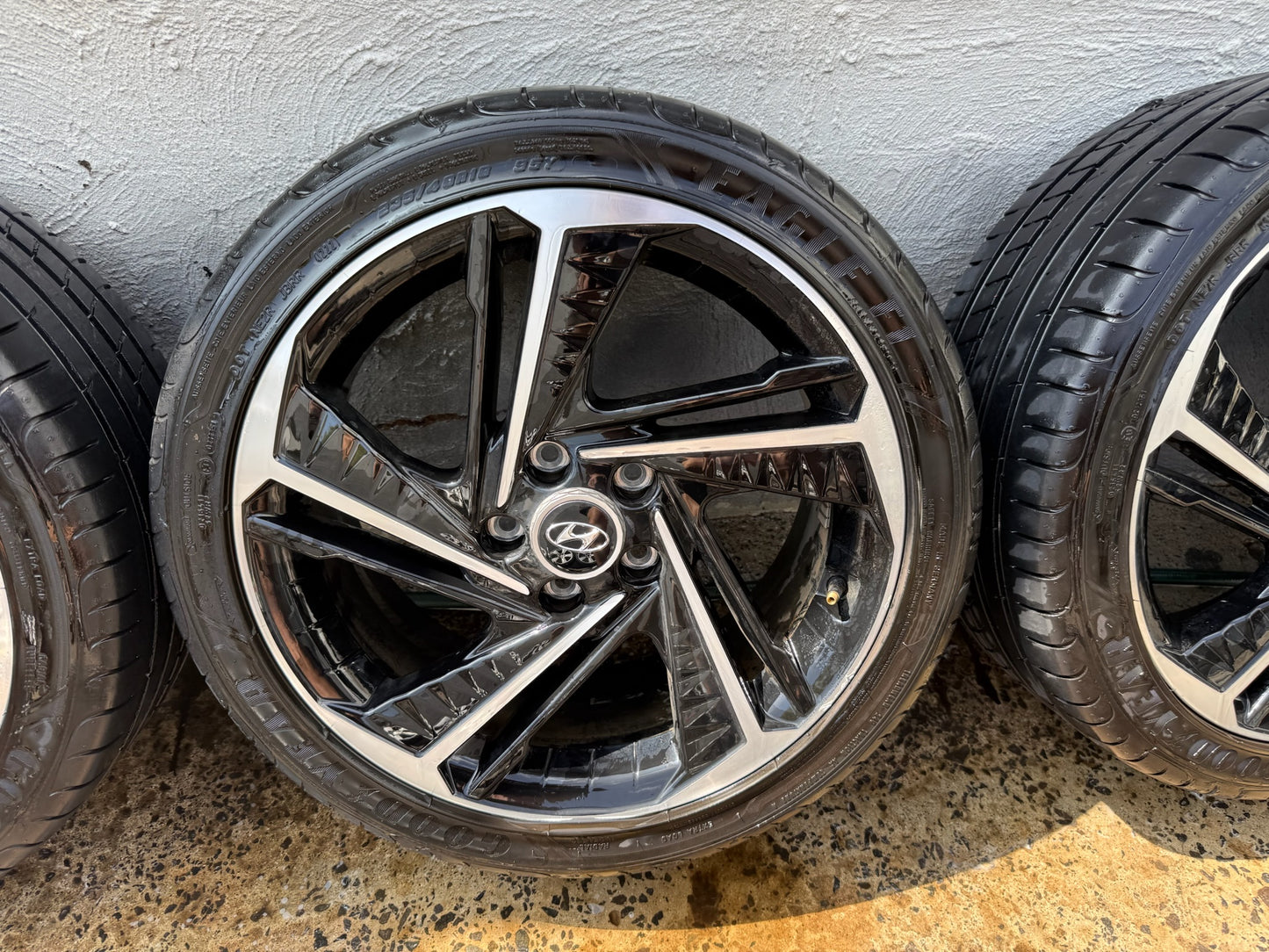 Hyundai Elantra 18” Alloy Wheels with Good Tyres