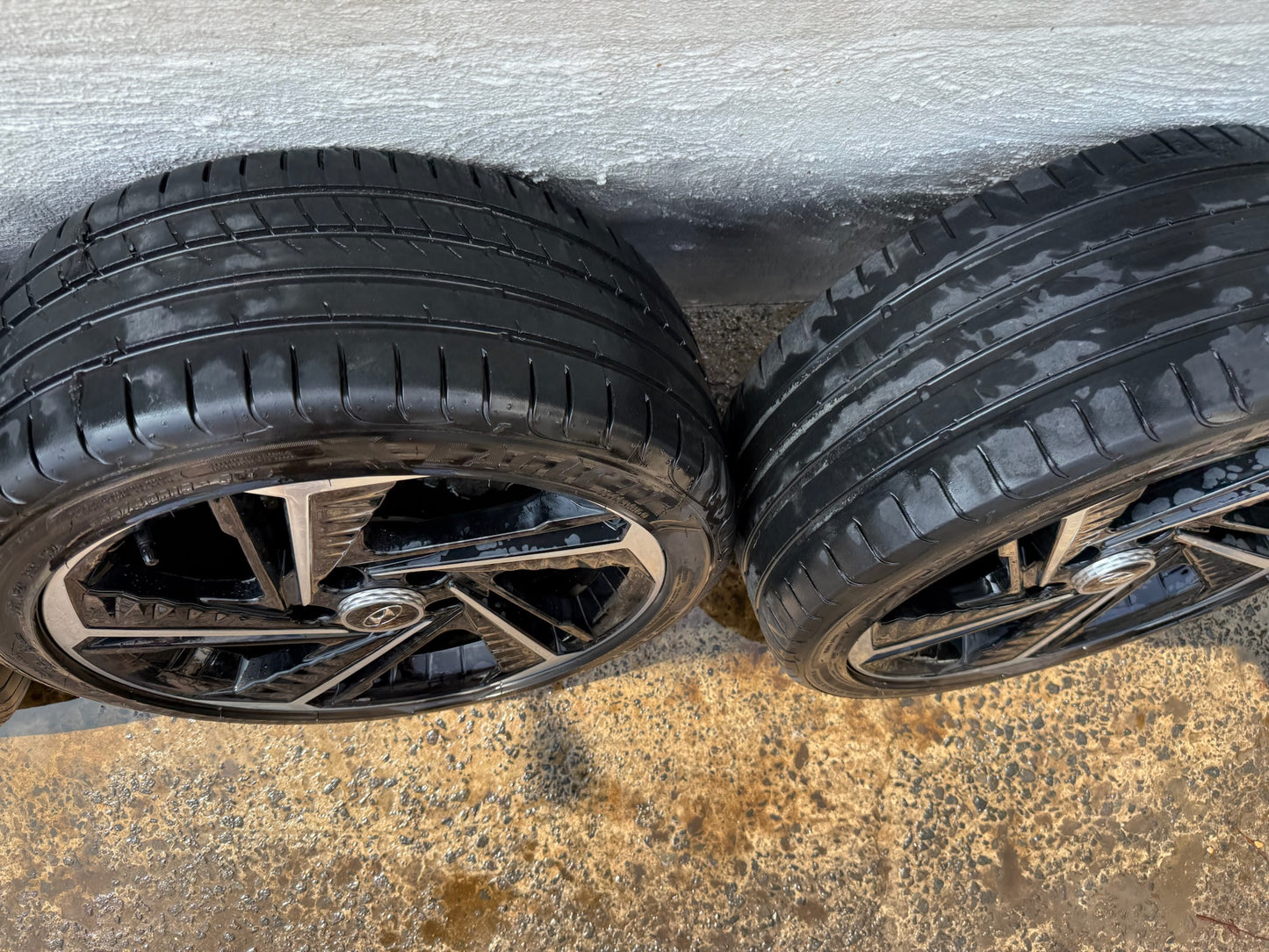 Hyundai Elantra 18” Alloy Wheels with Good Tyres