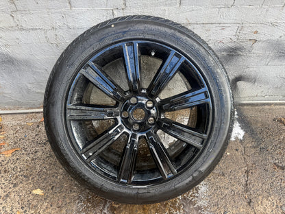 Land Rover Range Rover Sport 21” Alloy Wheel with Good Tyre