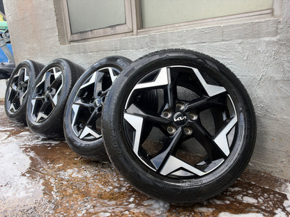 Kia Seltos 17” Alloy Wheels with Very Good Tyres.