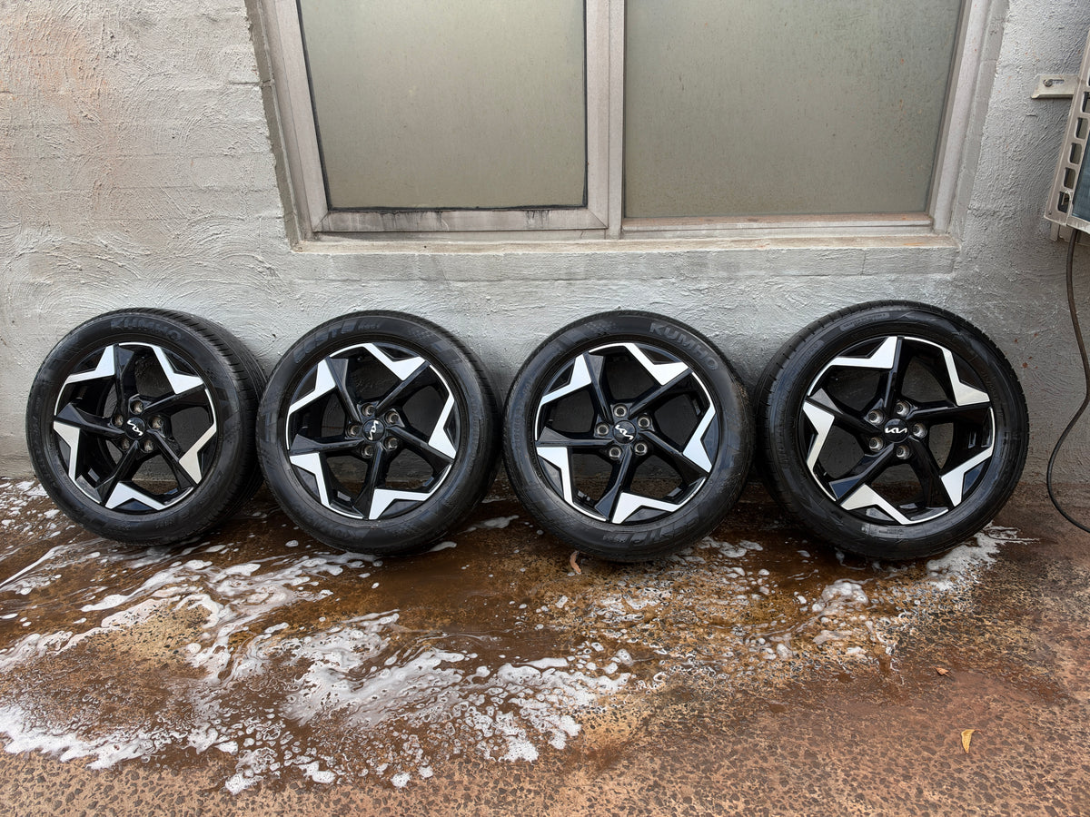 Kia Seltos 17” Alloy Wheels with Very Good Tyres.