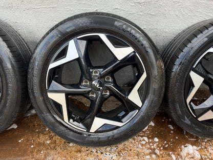 Kia Seltos 17” Alloy Wheels with Very Good Tyres.