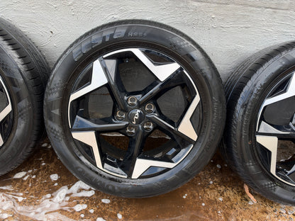 Kia Seltos 17” Alloy Wheels with Very Good Tyres.