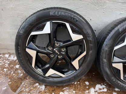 Kia Seltos 17” Alloy Wheels with Very Good Tyres.