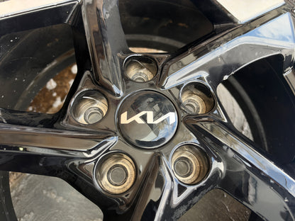 Kia Seltos 17” Alloy Wheels with Very Good Tyres.