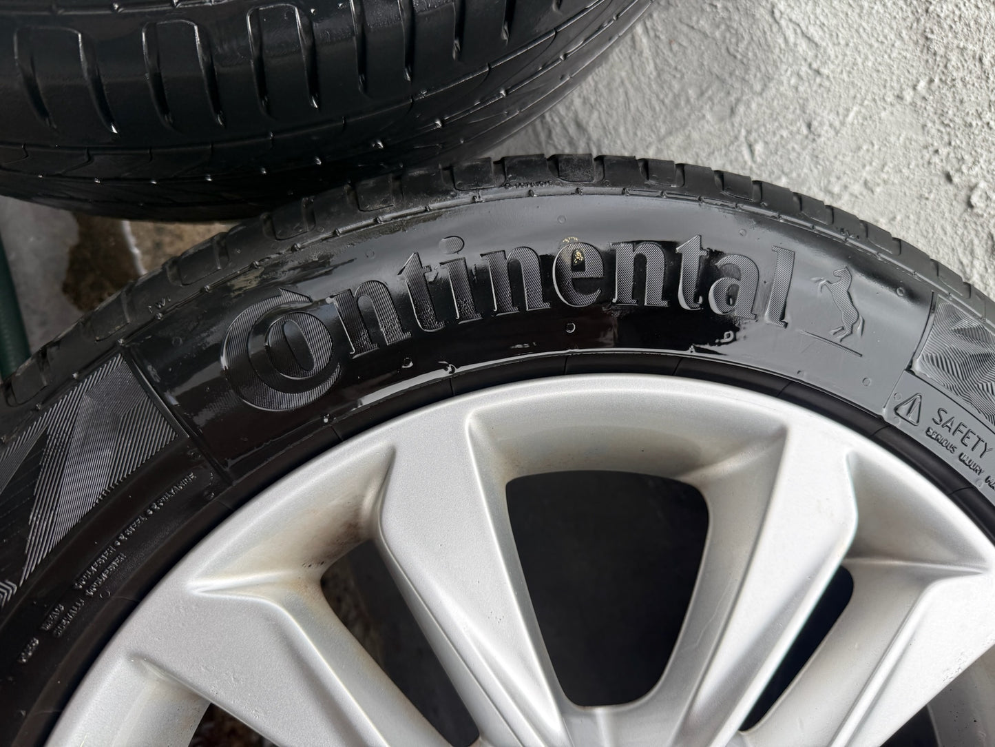 Hyundai i30 16” Alloy Wheels with Good Continental Tyres