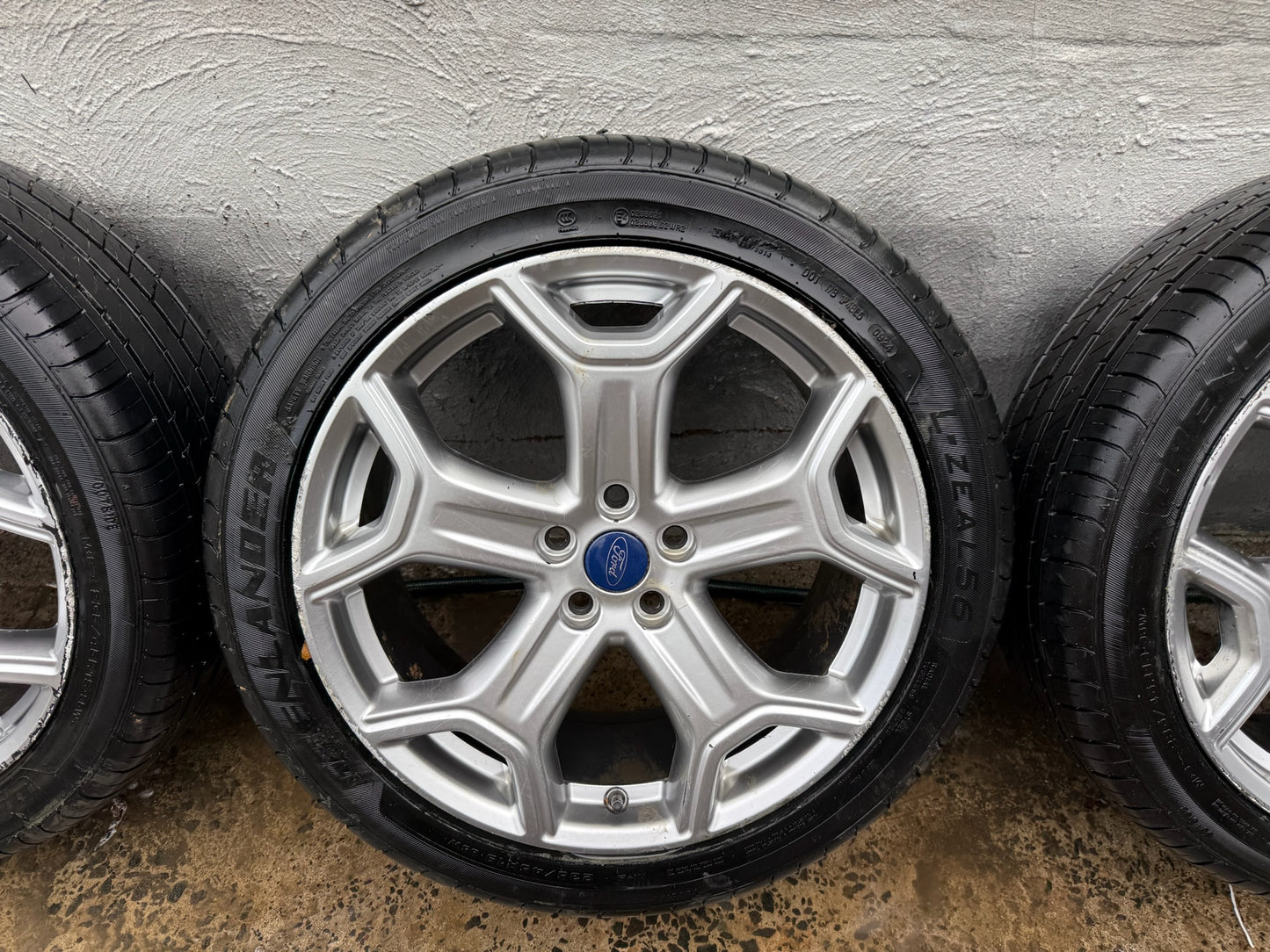 Ford Escape 19” Alloy Wheels with Good Tyres