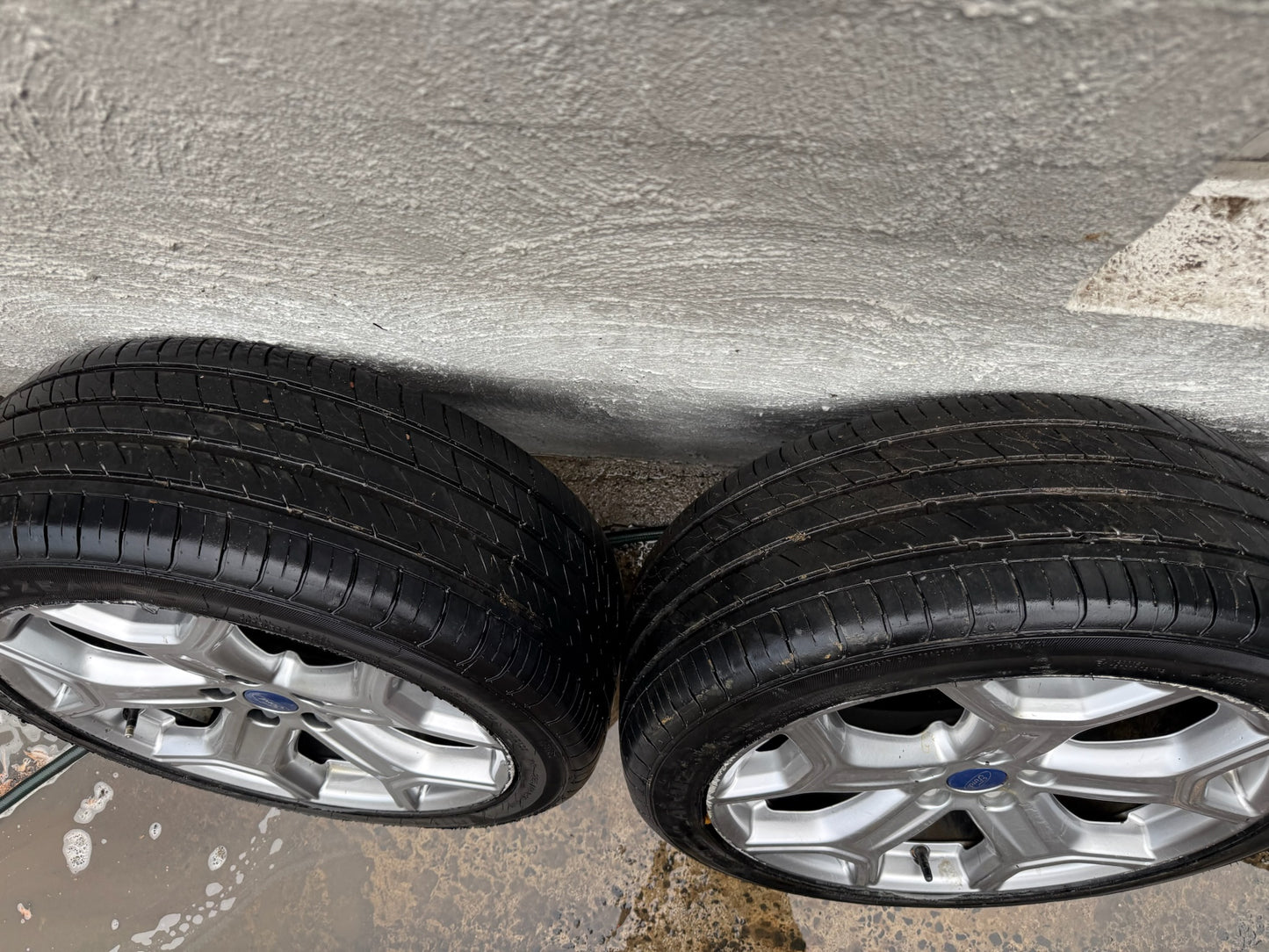 Ford Escape 19” Alloy Wheels with Good Tyres