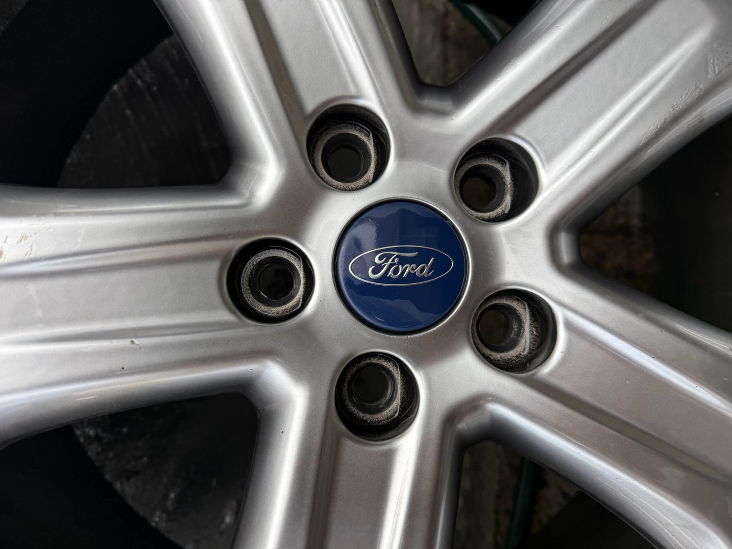 Ford Escape 19” Alloy Wheels with Good Tyres