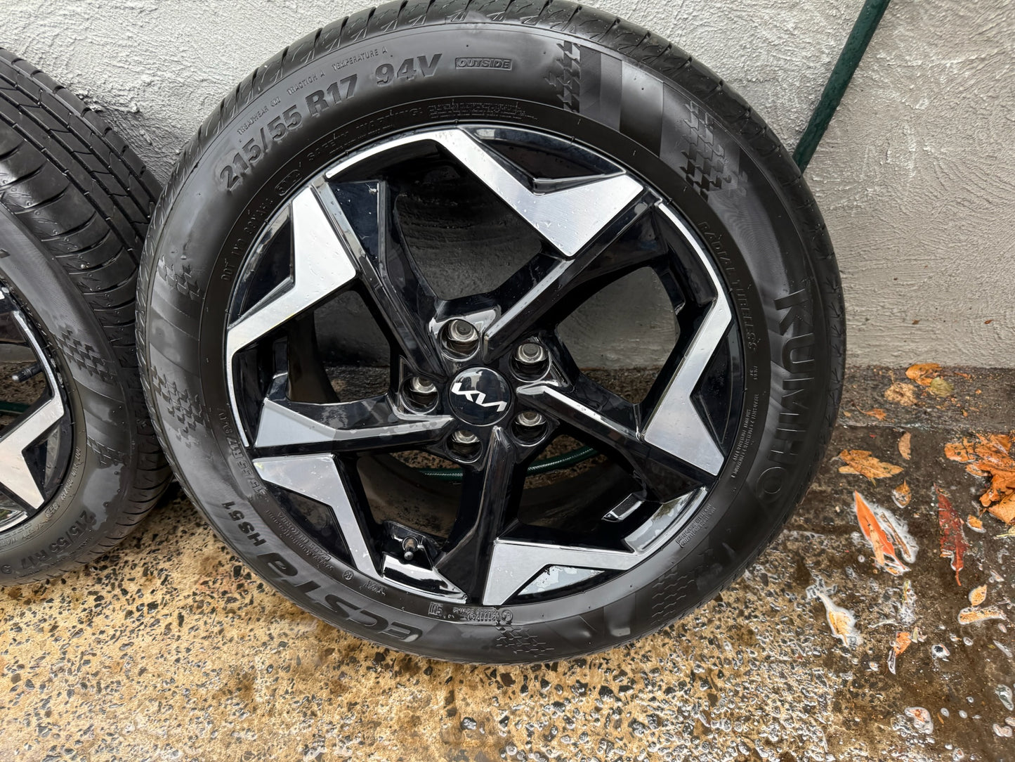 Kia Seltos 17” Alloy Wheels with Good Tyres